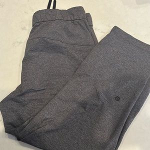 Lululemon on the fly crop pant size 6